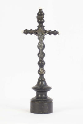 O-422 - Crucifixo de Madeira  (1)