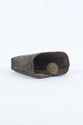 H-273-2 - Cincerros pequenos- 1 de ferro e 1 de metal-5