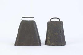 H-273 - Cincerros pequenos- 1 de ferro e 1 de metal-1